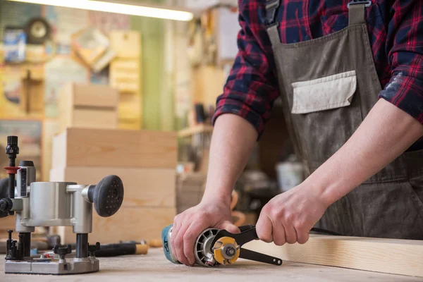 Плотник ремонтный инструмент для деревянной мастерской — стоковое фото