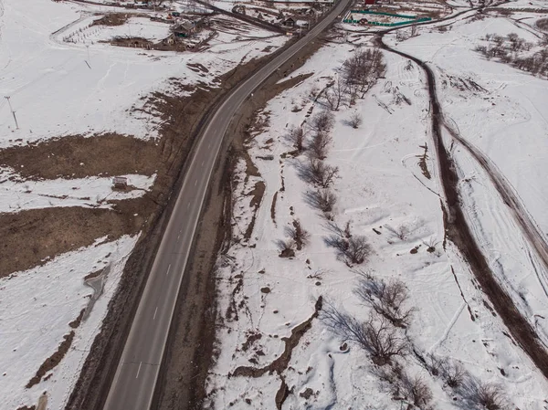 Luftaufnahme einer winterlichen Straße — Stockfoto