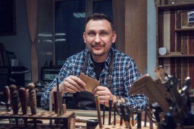 El yapımı deri ürünleri üretimi kavramı.