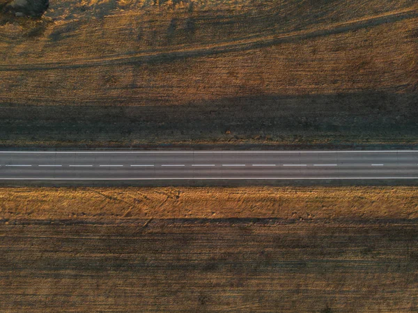 Vista aérea de uma estrada de verão — Fotografia de Stock