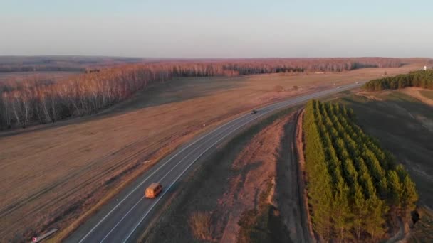 Vista aérea de una carretera de verano — Vídeo de stock