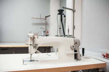 Endüstriyel dikiş makinesi