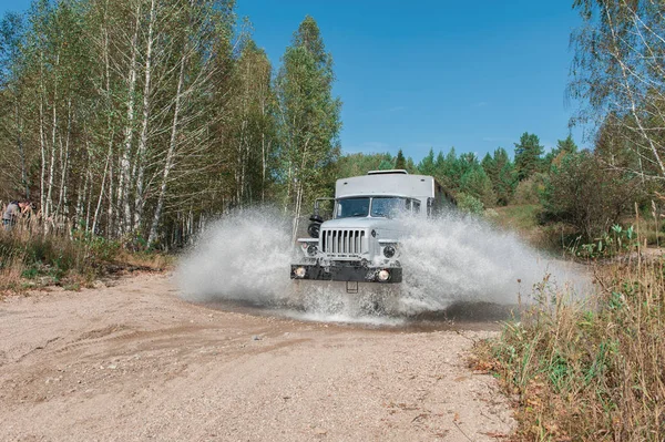 Truck passes through a puddle — Stock Photo, Image