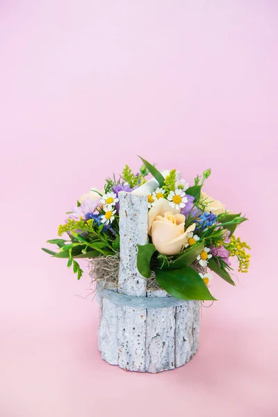 Farklı çiçeklerden bir buket — Stok fotoğraf