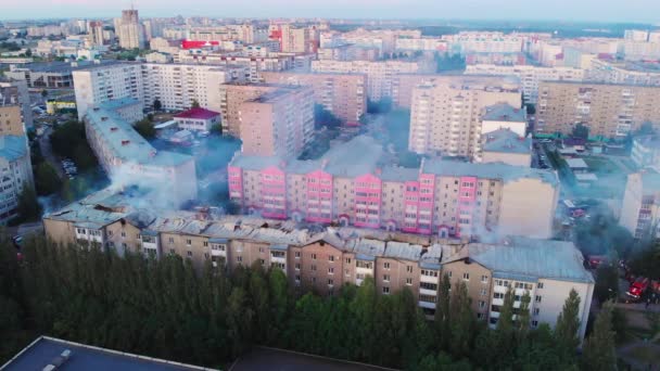 Fotos aéreas de la quema de la casa — Vídeo de stock