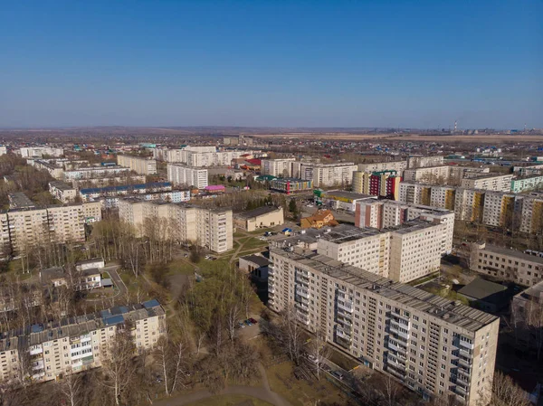 Vista aérea de una ciudad de Zarinsk en el paisaje de verano — Foto de Stock