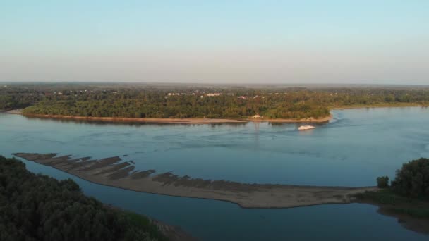 Vue aérienne de la rivière et des bateaux — Video