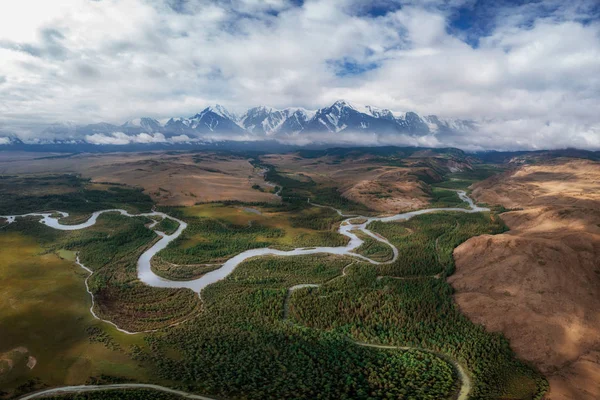 Steppe Kurai und Fluss Tschuja — Stockfoto