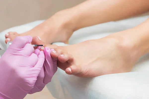 Procedimento de pedicure em salão de beleza — Fotografia de Stock