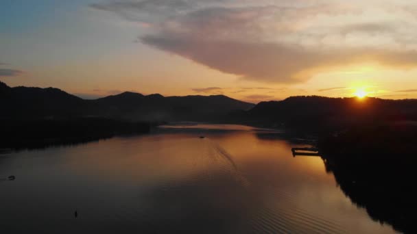 Vista aérea del lago Teletskoe — Vídeo de stock