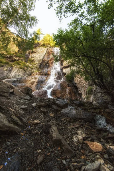 Cascata Shirlak nelle montagne di Altai — Foto Stock