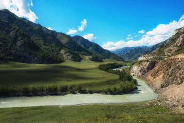 Katun nehri manzarası
