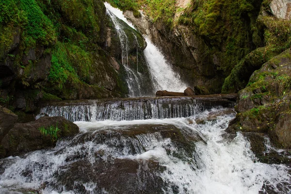 Choodor Waterfall at Lake Teletskoye — Stock Photo, Image