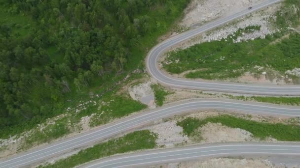 高山绕行公路顶部的4k无人机视频 — 图库视频影像