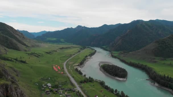 Widok z powietrza na rzekę Katun — Wideo stockowe