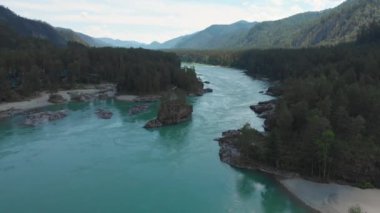 Katun Nehri 'nin havadan görünüşü