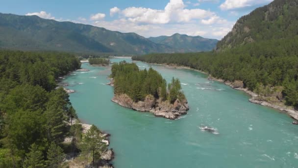 Letecký pohled na řeku Katun — Stock video