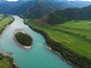 Katun nehri, Altai dağlarında.