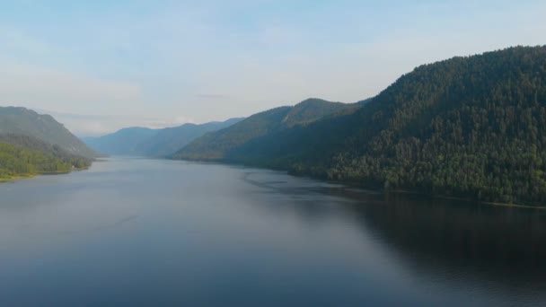 Vista aérea del lago Teletskoe — Vídeos de Stock