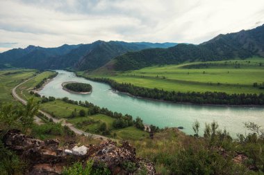 Katun nehri, Altai dağlarında.