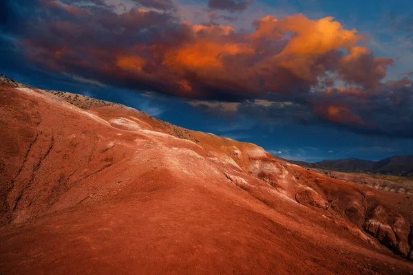 Mars landschap met zonsondergang — Stockfoto