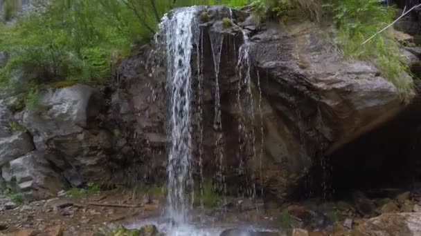 Tschetschenischer Wasserfall im Altai — Stockvideo