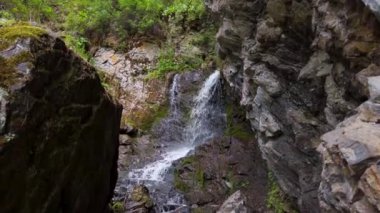 Altai 'de Che-chkish şelalesi