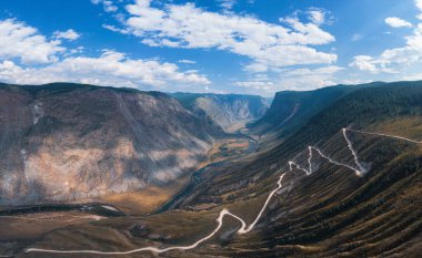Altai dağ yolu geçidi.