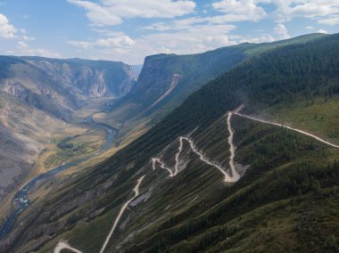 Altai dağ yolu geçidi.