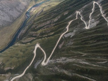 Altai dağ yolu geçidi.