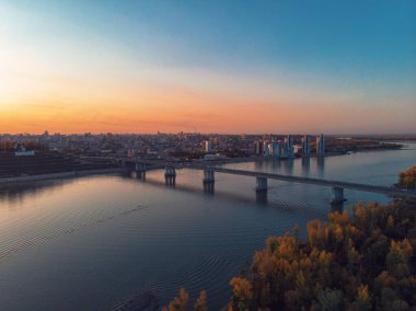 Barnaul şehrine hava görüntüsü.