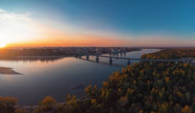 Barnaul şehrine hava görüntüsü.