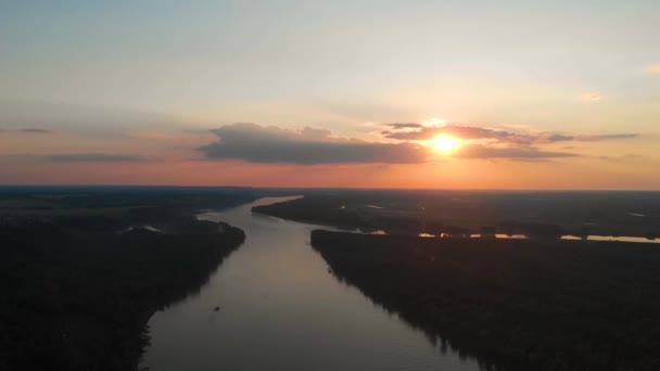 Luchtfoto van de rivier de Ob — Stockvideo
