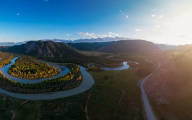 Kurai steppe ve Chuya nehri.