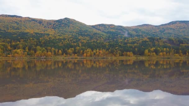 가을 반사 호수 — 비디오