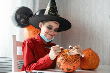 Salgın konseptli yeni gerçeklikle Cadılar Bayramı Karnavalı.