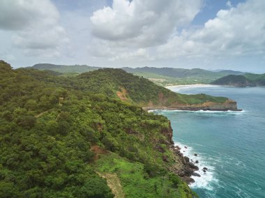 Orta Amerika'daki kayalık sahil şeridi