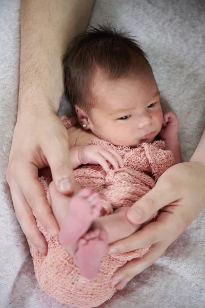 Father protecting newborn baby — Stock Photo, Image