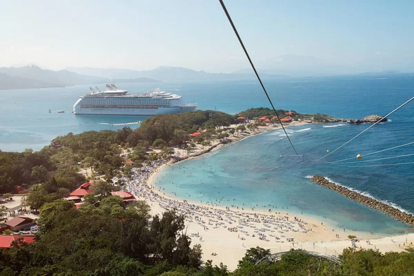 Vacances à bord d'un bateau de croisière — Photo