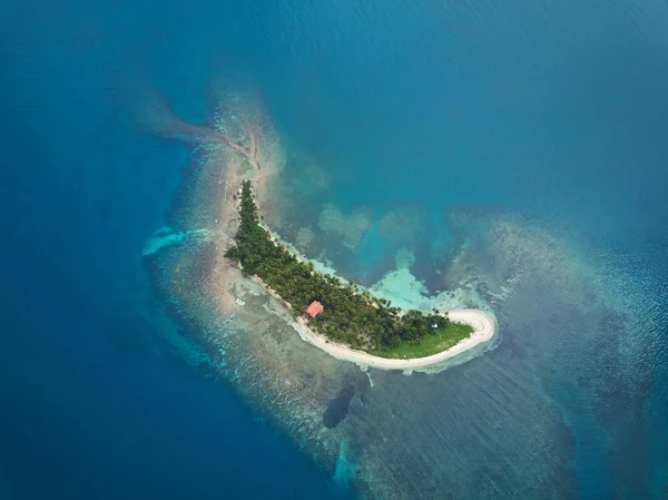 小さなサンゴ礁の島 — ストック写真