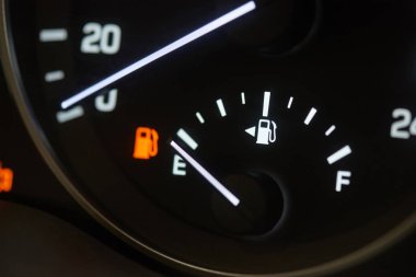 Boş yakıt tankı göstergesi
