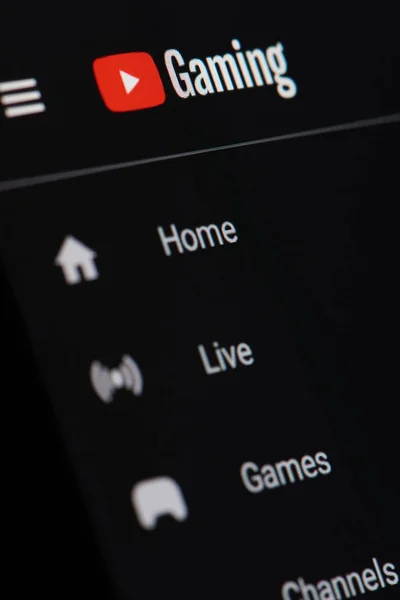 New york, usa - juli 5, 2018: youtube für gaming-site auf laptop-bildschirm hintergrund close up view — Stockbild Youtube für Spieleseite — Stockfoto
