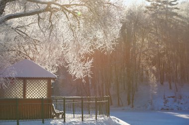 Küçük ev ve kış bahçesinde tezgah