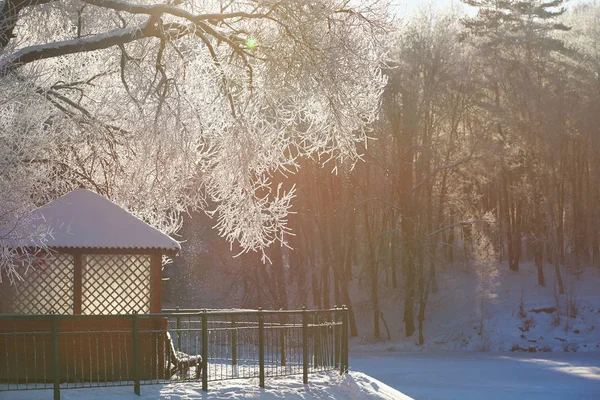 Küçük ev ve kış bahçesinde tezgah