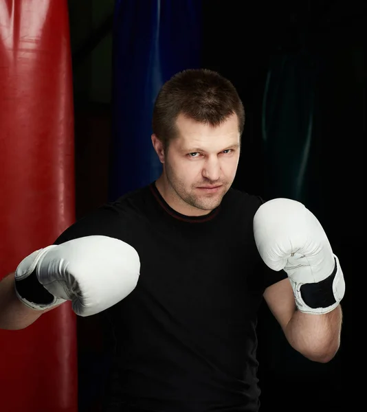 Caucasiano lutador de boxe masculino — Fotografia de Stock
