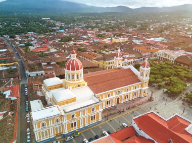 Granada şehir sokakları 