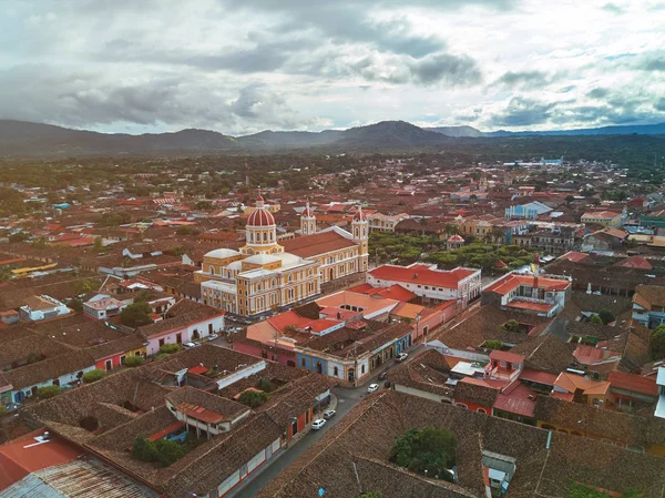 Färgglada stadsbilden av Granada stan — Stockfoto
