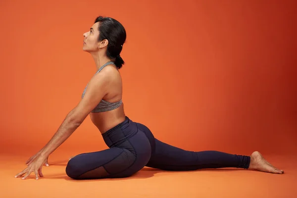 Thema Yoga-Übungen — Stockfoto