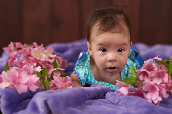 Kis baba lány portréja — Stock Fotó