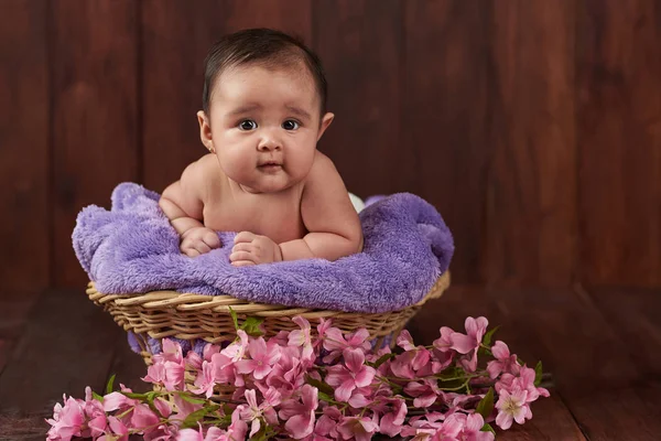 Sorriso menina bonito feliz — Fotografia de Stock